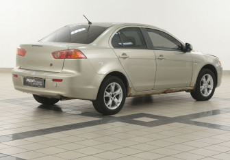 Подержанный автомобиль Mitsubishi Lancer Sedan 2007 года (4 фото)