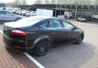 Подержанный автомобиль Ford Mondeo Sedan 2007 года (7 фото)