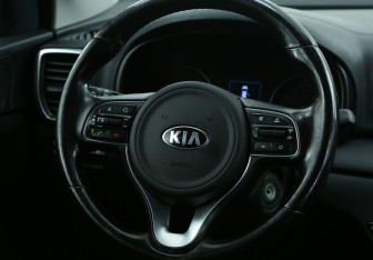 Подержанный автомобиль Kia Sportage 2017 года (16 фото)