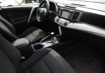 Подержанный автомобиль Toyota RAV4 2013 года (9 фото)