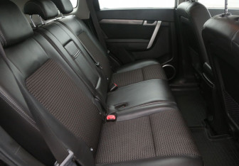 Подержанный автомобиль Chevrolet Captiva 2012 года (11 фото)