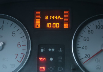 Подержанный автомобиль Renault Logan Sedan 2011 года (17 фото)