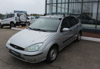 Подержанный автомобиль Ford Focus Sedan 2003 года (3 фото)