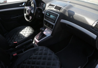 Подержанный автомобиль Skoda Octavia Liftback 2011 года (9 фото)