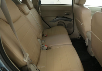 Подержанный автомобиль Mitsubishi Outlander 2008 года (11 фото)