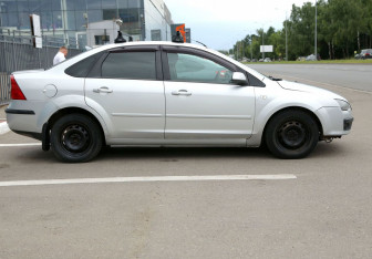 Подержанный автомобиль Ford Focus Sedan 2007 года (7 фото)