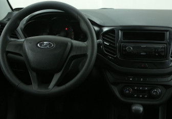 Подержанный автомобиль LADA (ВАЗ) Vesta Sedan 2018 года (14 фото)