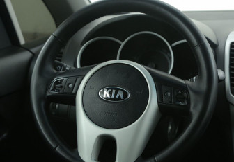 Подержанный автомобиль Kia Venga 2014 года (16 фото)