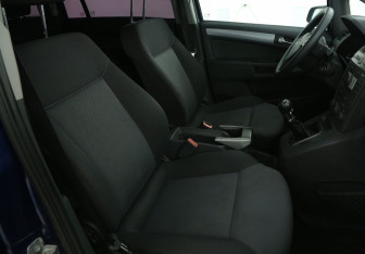 Подержанный автомобиль Opel Zafira Compactvan 2007 года (10 фото)