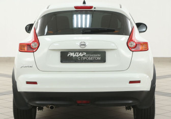 Подержанный автомобиль Nissan Juke 2014 года (3 фото)