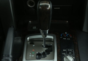 Подержанный автомобиль Toyota Land Cruiser Suv 2013 года (15 фото)