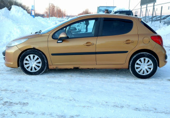 Подержанный автомобиль Peugeot 207 Hatchback 2008 года (8 фото)