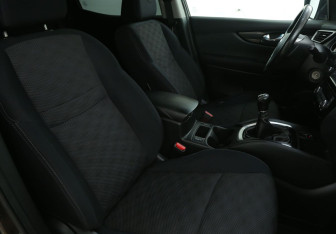 Подержанный автомобиль Nissan Qashqai 2014 года (10 фото)