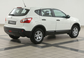 Подержанный автомобиль Nissan Qashqai 2013 года (4 фото)
