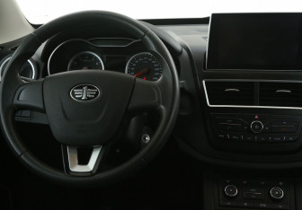 Подержанный автомобиль FAW Besturn X40 2021 года (14 фото)
