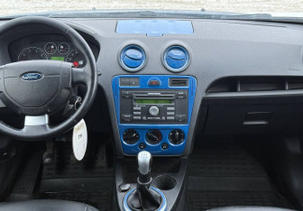 Подержанный автомобиль Ford Fusion 2006 года (11 фото)