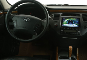 Подержанный автомобиль Hyundai Grandeur 2007 года (15 фото)