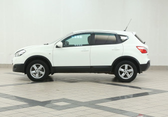 Подержанный автомобиль Nissan Qashqai 2012 года (7 фото)