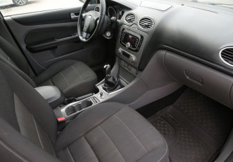 Подержанный автомобиль Ford Focus Sedan 2011 года (9 фото)