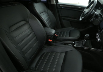 Подержанный автомобиль Renault Arkana 2020 года (10 фото)