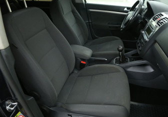 Подержанный автомобиль Volkswagen Golf Hatchback 2007 года (10 фото)