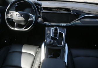 Подержанный автомобиль Geely Atlas Pro 2022 года (12 фото)