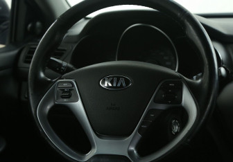 Подержанный автомобиль Kia Rio Sedan 2016 года (16 фото)
