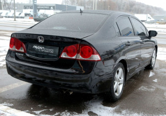 Подержанный автомобиль Honda Civic Sedan 2006 года (6 фото)