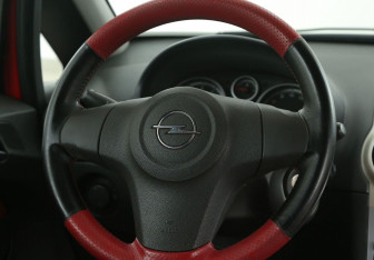 Подержанный автомобиль Opel Corsa 2007 года (16 фото)