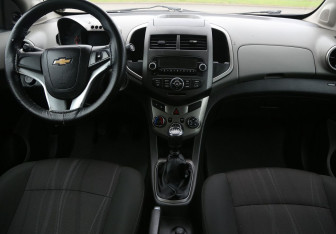 Подержанный автомобиль Chevrolet Aveo Sedan 2013 года (12 фото)