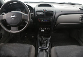 Подержанный автомобиль Nissan Almera Classic 2010 года (12 фото)