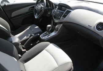 Подержанный автомобиль Chevrolet Cruze Hatchback 2012 года (9 фото)