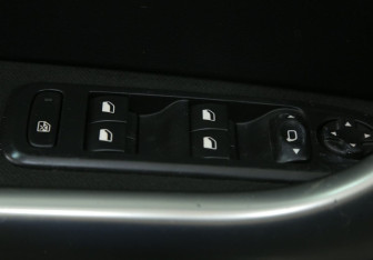 Подержанный автомобиль Peugeot 408 2013 года (17 фото)