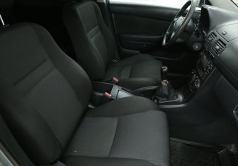 Подержанный автомобиль Toyota Avensis Sedan 2008 года (10 фото)