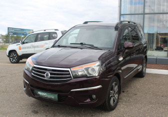 Подержанный автомобиль SsangYong Stavic 2014 года (3 фото)