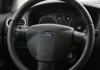 Подержанный автомобиль Ford Focus Sedan 2007 года (16 фото)