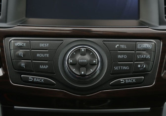 Подержанный автомобиль Nissan Pathfinder 2015 года (17 фото)