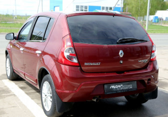 Подержанный автомобиль Renault Sandero 2012 года (4 фото)