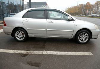 Подержанный автомобиль Toyota Corolla Sedan 2006 года (7 фото)