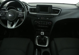 Подержанный автомобиль Kia Ceed Hatchback 2018 года (12 фото)