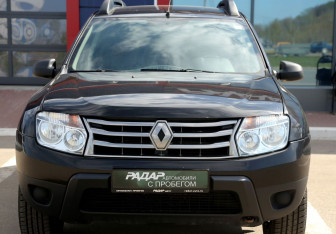 Подержанный автомобиль Renault Duster 2015 года (2 фото)