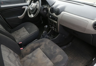 Подержанный автомобиль Dacia Sandero 2009 года (9 фото)
