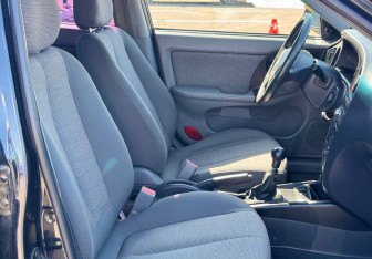 Подержанный автомобиль Hyundai Elantra Sedan 2008 года (10 фото)