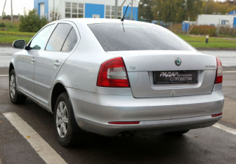 Подержанный автомобиль Skoda Octavia Liftback 2011 года (5 фото)