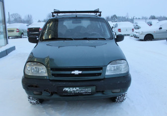 Подержанный автомобиль Chevrolet Niva 2007 года (2 фото)