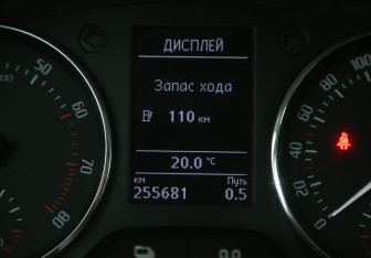 Подержанный автомобиль Skoda Fabia Hatchback 2014 года (17 фото)