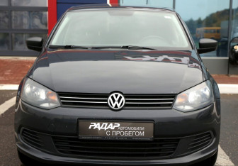 Подержанный автомобиль Volkswagen Polo Sedan 2014 года (2 фото)