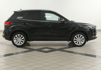 Подержанный автомобиль FAW Besturn X40 2021 года (5 фото)