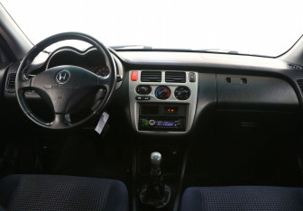 Подержанный автомобиль Honda HR-V 2004 года (9 фото)