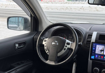 Подержанный автомобиль Nissan X-Trail 2011 года (14 фото)